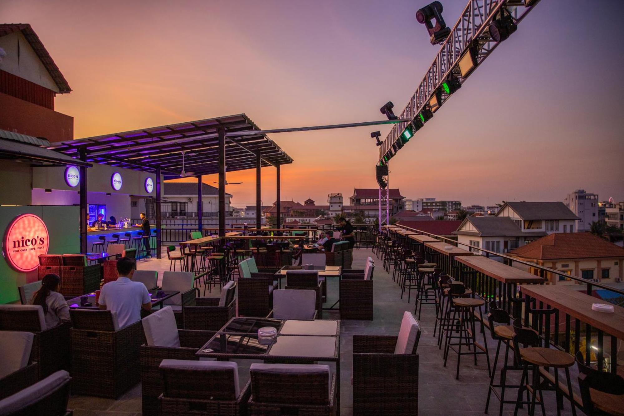 Nico'S Hotel And Skybar เสียมราฐ ภายนอก รูปภาพ